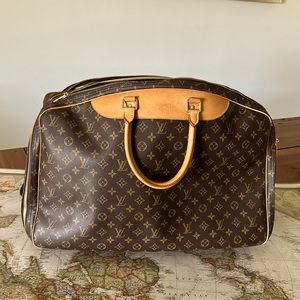 Authentic LOUIS VUITTON Alize 1 Poches 2 Way Shoulder Garment Bag Monogram